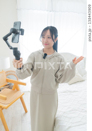映像制作　撮影方法　物件案内　ワイヤレスマイク　収録　動画配信　女性インフルエンサー　インフルエンサ 138443909