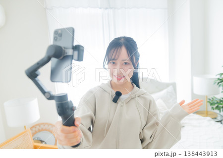 映像制作　撮影方法　物件案内　ワイヤレスマイク　収録　動画配信　女性インフルエンサー　インフルエンサ 138443913