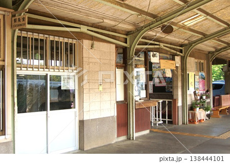 秩父鉄道の風景 上長瀞駅(ホーム内 改札口) 秩父鉄道の風景 上長瀞駅(ホーム内 改札口) 138444101