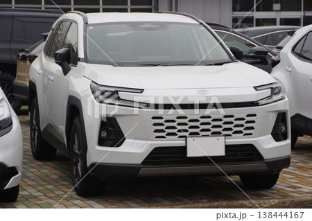 自動車イメージ　トヨタのSUV　新型RAV4 138444167