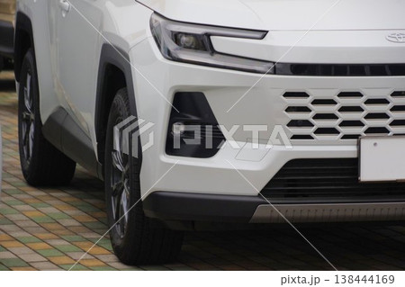 自動車イメージ　トヨタ新型RAV4のフロントマスク 138444169