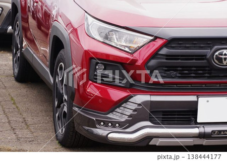 自動車イメージ トヨタRAV4アドベンチャーのフロントマスク 自動車イメージ トヨタRAV4アドベンチャーのフロントマスク 138444177
