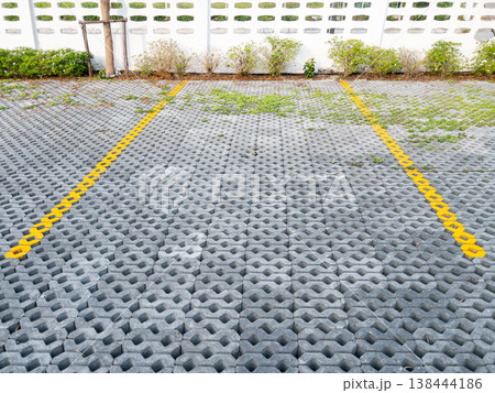 Eco Friendly Permeable Paver Parking Lot with Yellow Lines 138444186