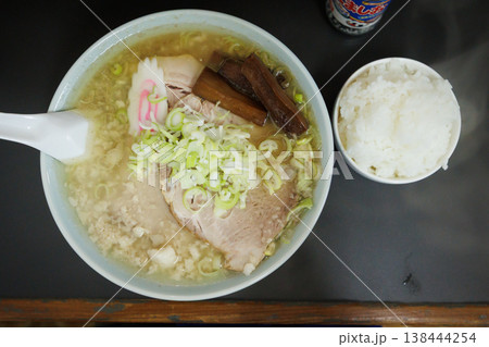 濃厚煮干ラーメン(背脂入)小ライス 濃厚煮干ラーメン(背脂入)小ライス 138444254