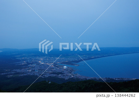 釜臥山展望台から観るむつ市(日没直後) 釜臥山展望台から観るむつ市(日没直後) 138444262