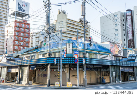北海道札幌市　鮮魚店が軒を連ねる人気の観光名所　二条市場 138444385