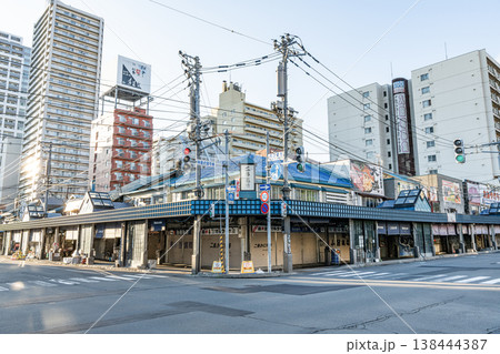 北海道札幌市 鮮魚店が軒を連ねる人気の観光名所 二条市場 北海道札幌市 鮮魚店が軒を連ねる人気の観光名所 二条市場 138444387