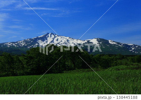 新緑の鳥海山 新緑の鳥海山 138445188