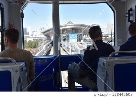 東京都 新交通ゆりかもめの車内と車窓有明テニスの森駅 東京都 新交通ゆりかもめの車内と車窓有明テニスの森駅 138445608