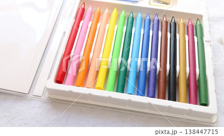 カラフルなクーピーペンシル 138447715