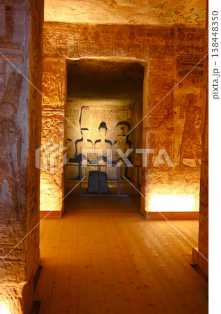 アブ・シンベル神殿 大神殿 前室から至聖所 アブ・シンベル神殿 大神殿 前室から至聖所 138448350
