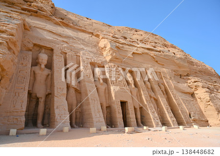 アブ・シンベル神殿　小神殿　ヌビア遺跡 138448682