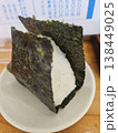 シンプルで美味しい海苔おにぎり 138449025