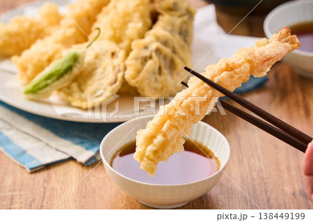 天ぷら盛り合わせ 海老・白身魚・なす・ししとう・さつまいも 天ぷら盛り合わせ 海老・白身魚・なす・ししとう・さつまいも 138449199