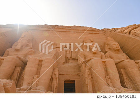 アブ・シンベル神殿　大神殿　ラムセス2世像 138450183