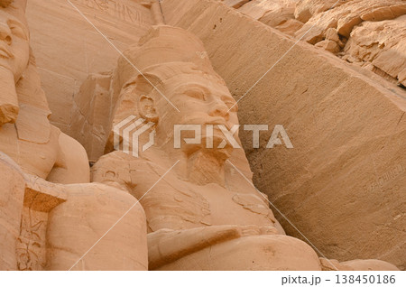アブ・シンベル神殿　大神殿　ラムセス2世像 138450186