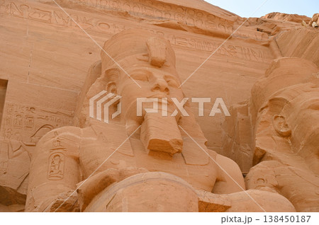 アブ・シンベル神殿　大神殿　ラムセス2世像 138450187