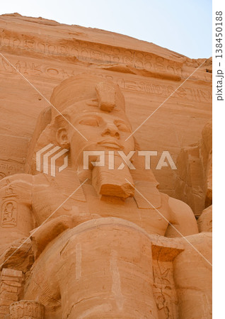 アブ・シンベル神殿　大神殿　ラムセス2世像 138450188