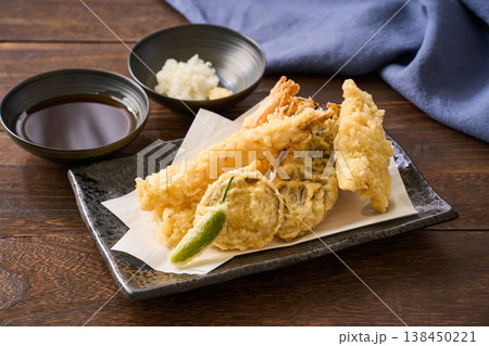 天ぷら盛り合わせ 海老・白身魚・なす・ししとう・さつまいも 天ぷら盛り合わせ 海老・白身魚・なす・ししとう・さつまいも 138450221