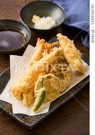天ぷら盛り合わせ 海老・白身魚・なす・ししとう・さつまいも 138450230