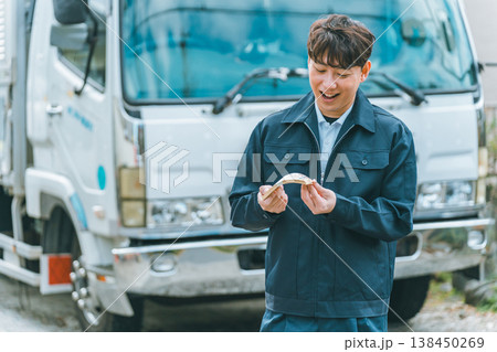 トラックドライバー トラックドライバー 138450269