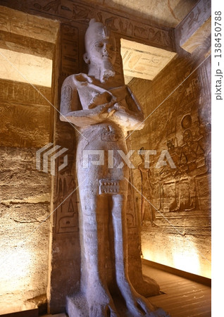アブ・シンベル神殿 大神殿 大列柱室のオシリス柱 アブ・シンベル神殿 大神殿 大列柱室のオシリス柱 138450788