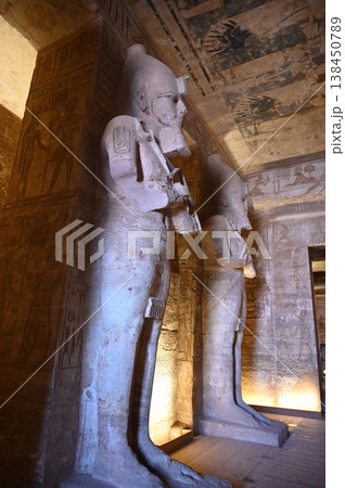 アブ・シンベル神殿　大神殿　大列柱室のオシリス柱 138450789