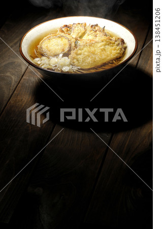 熱々の天ぷら蕎麦 熱々の天ぷら蕎麦 138451206