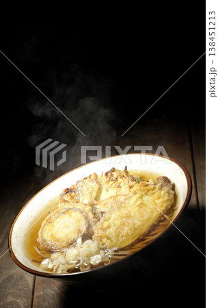 熱々の天ぷら蕎麦 熱々の天ぷら蕎麦 138451213