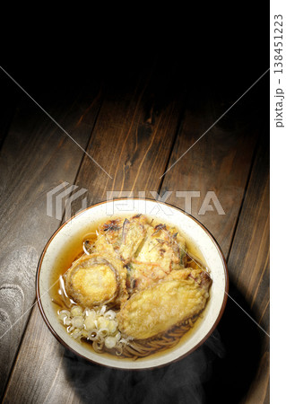 熱々の天ぷら蕎麦 熱々の天ぷら蕎麦 138451223