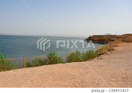 ナセール湖 アブ・シンベル神殿 湖畔の風景 ナセール湖 アブ・シンベル神殿 湖畔の風景 138451427