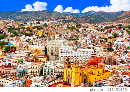 カラフルタウン・グアナファトの美しい景観 138451480