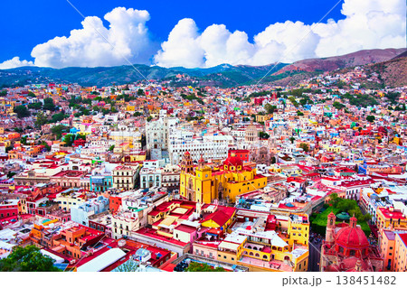 カラフルタウン・グアナファトの美しい景観 138451482
