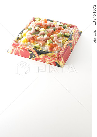 具材たっぷりちらし寿司を白背景で撮影 138451672