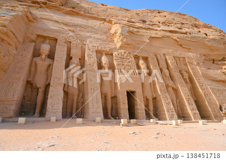 アブ・シンベル神殿 小神殿 ヌビア遺跡 アブ・シンベル神殿 小神殿 ヌビア遺跡 138451718