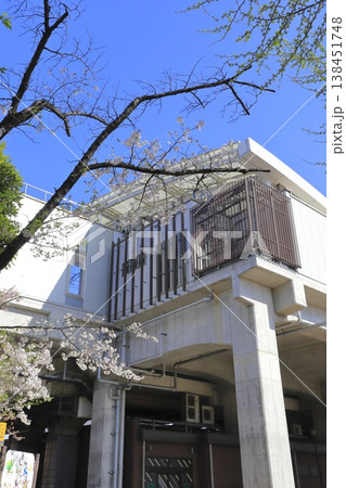 春のしょうぶ沼公園と北綾瀬駅　  138451748