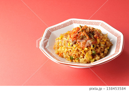 ピリ辛キムチ炒飯の単品撮り 138453584