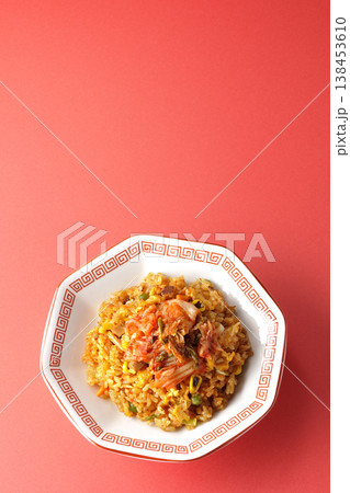 ピリ辛キムチ炒飯の単品撮り 138453610