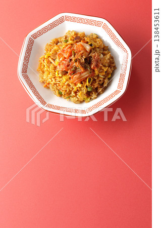 ピリ辛キムチ炒飯の単品撮り 138453611