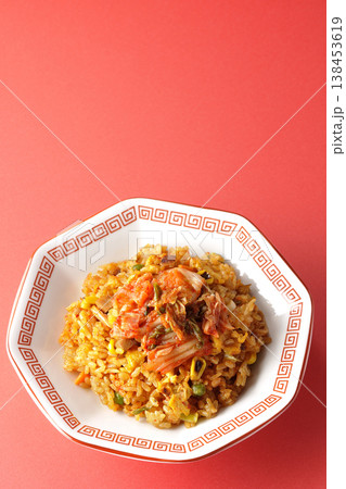 ピリ辛キムチ炒飯の単品撮り ピリ辛キムチ炒飯の単品撮り 138453619