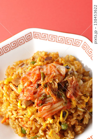 ピリ辛キムチ炒飯の単品撮り 138453622