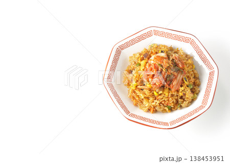 ピリ辛キムチ炒飯を白背景で単品撮影 ピリ辛キムチ炒飯を白背景で単品撮影 138453951