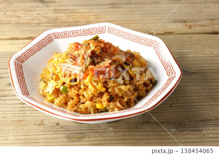 ピリ辛キムチ炒飯の単品撮り ピリ辛キムチ炒飯の単品撮り 138454065