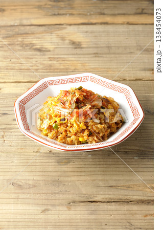 ピリ辛キムチ炒飯の単品撮り ピリ辛キムチ炒飯の単品撮り 138454073