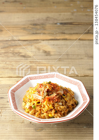 ピリ辛キムチ炒飯の単品撮り ピリ辛キムチ炒飯の単品撮り 138454076