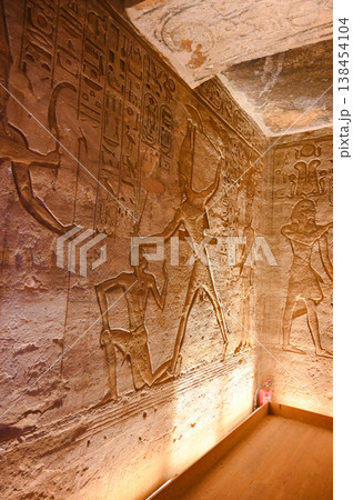 アブ・シンベル神殿　小神殿　レリーフ　戦うラムセス2世 138454104