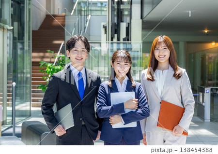 男女のビジネスパーソン 138454388