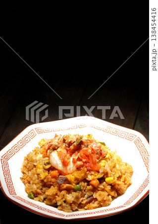 ピリ辛キムチ炒飯の単品撮り 138454416