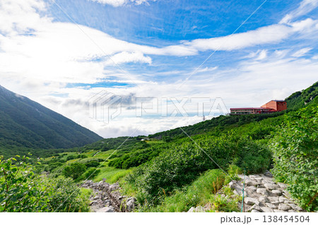 千畳敷カールの登山道と絶景 千畳敷カールの登山道と絶景 138454504