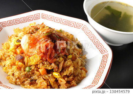 ピリ辛キムチ炒飯と中華スープのセット ピリ辛キムチ炒飯と中華スープのセット 138454579